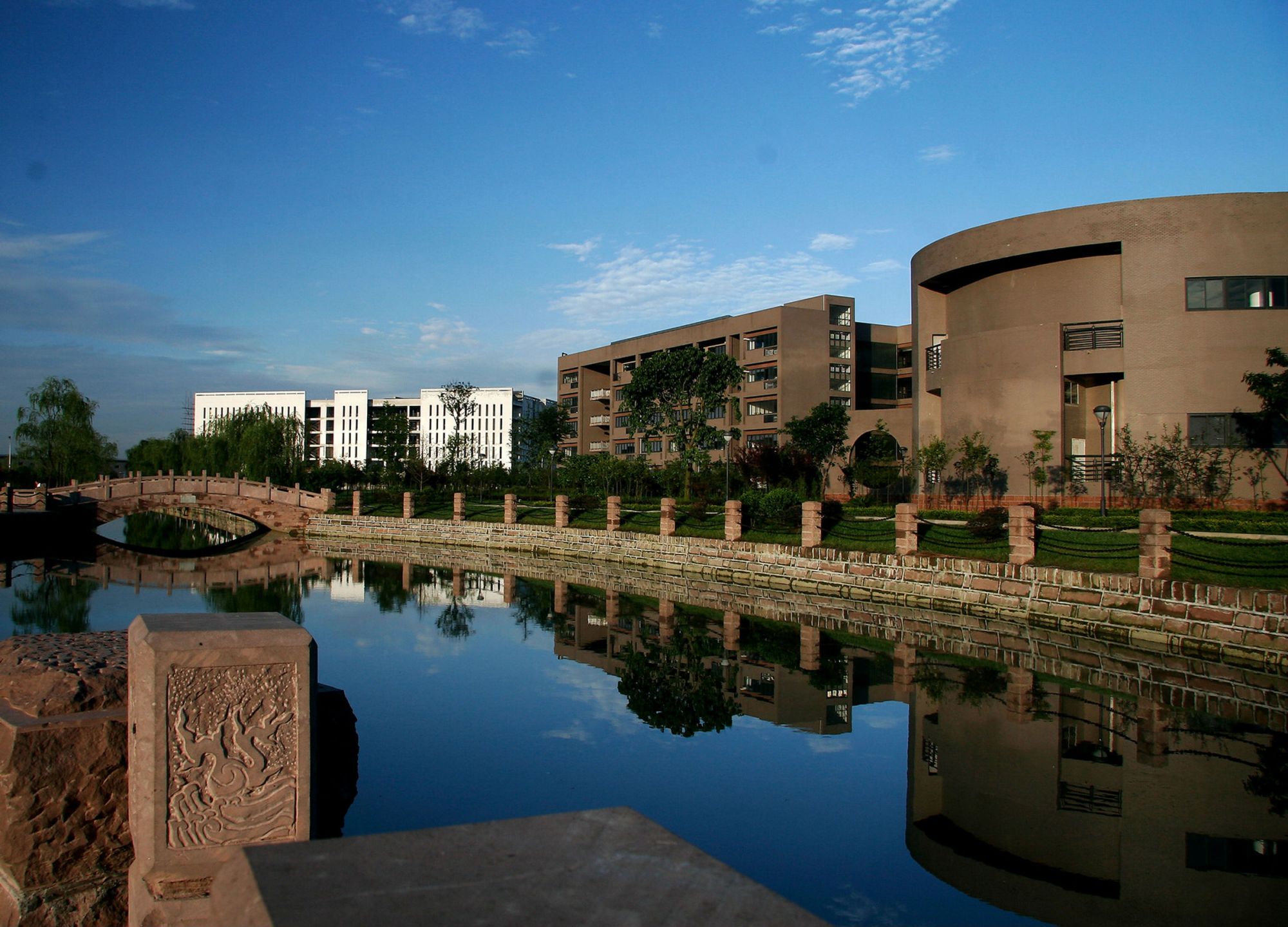 这四所名字带有“华”的大学，一个个身手不凡，老师：都是牛校