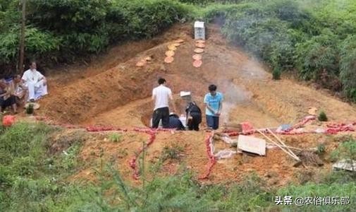 农村的古老祭祀习俗，祭品不带出祭地，要分给祭祀者吃但不能吃完