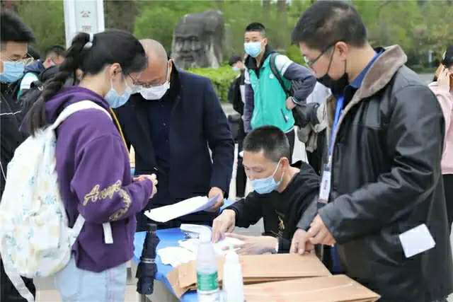 辽宁34名大学生感染，已妥善安置，家长希望能够提前放假