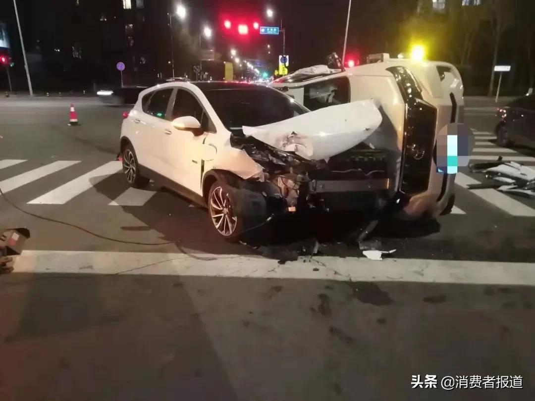 石家庄奇瑞汽车车头严重撞击变形凹陷事故