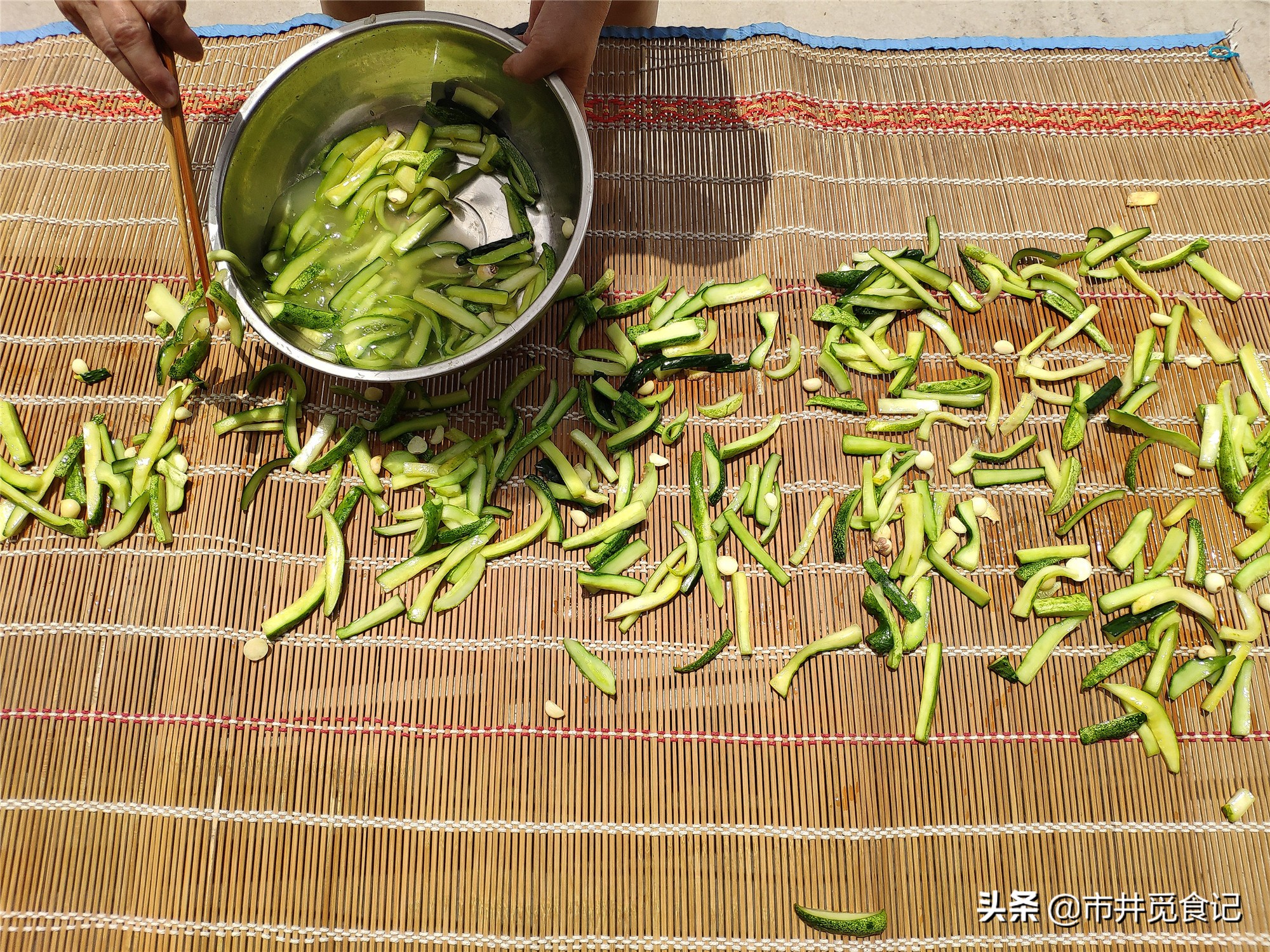 奶奶用了30多年的腌黄瓜配方，一次腌20斤，嘎嘣脆，咸香特好吃