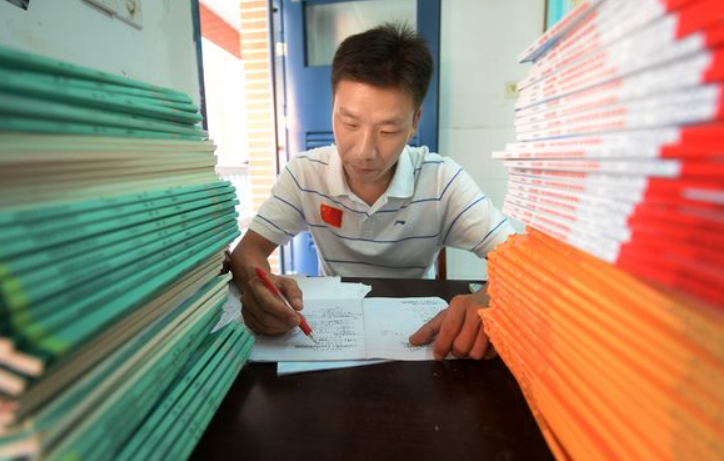 教师的职称从十级到七级，工资差的真不是一星半点，看后深表同情