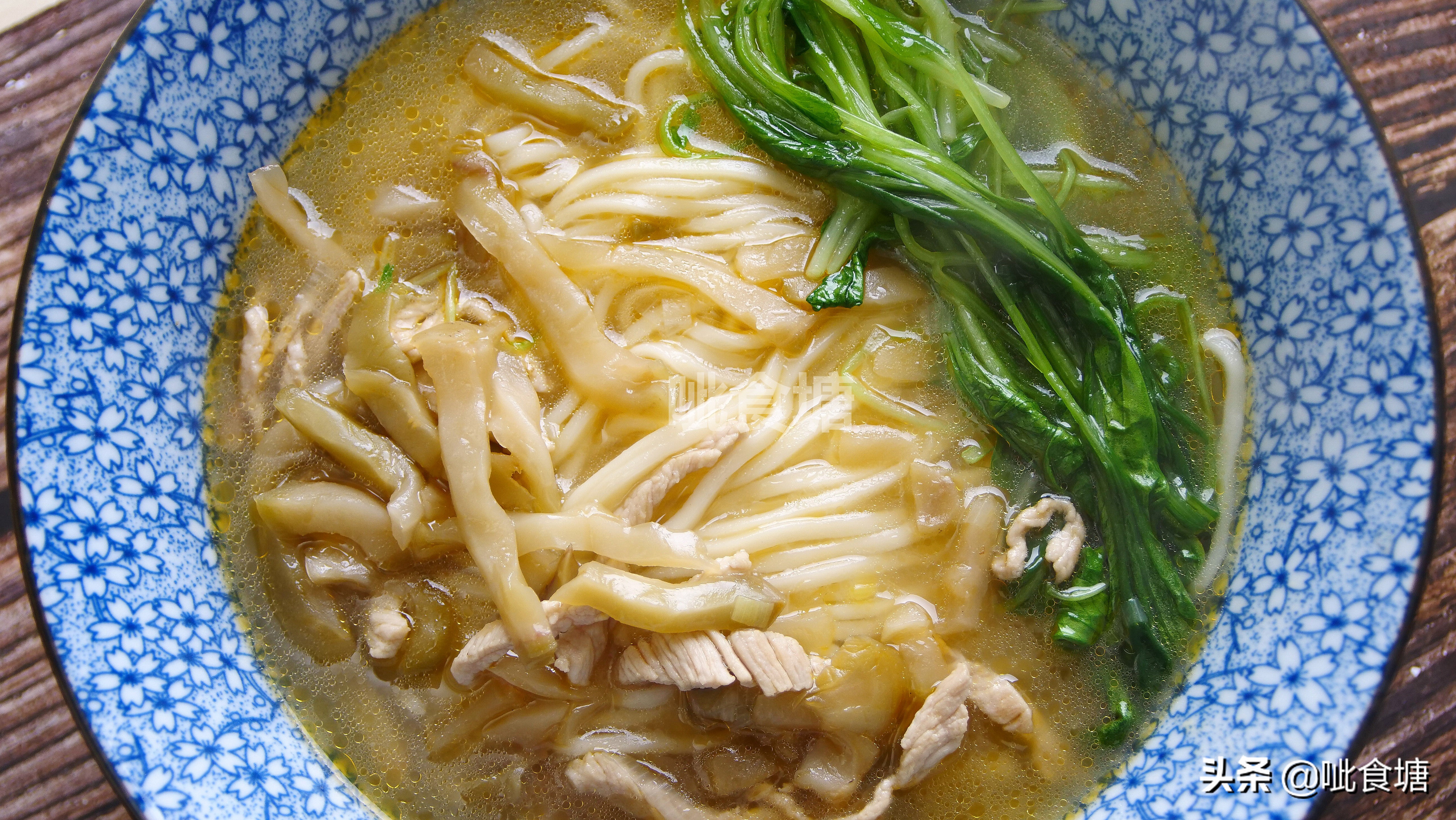 一份面一块肉一包榨菜 十几分钟 鲜美的榨菜肉丝面就这么简单