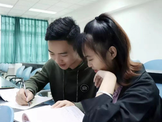 大学生“怀孕”现象接连不断，大四学姐道出真相，大一新生要避免