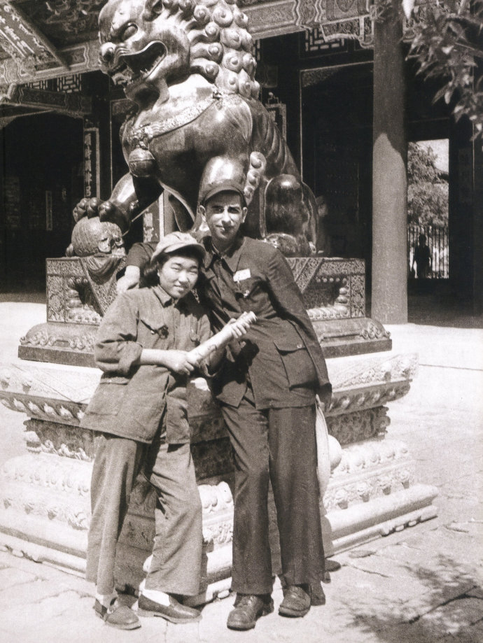 中国学生对汉斯·米勒说：如果你想参加反法西斯战争，就去中国吧