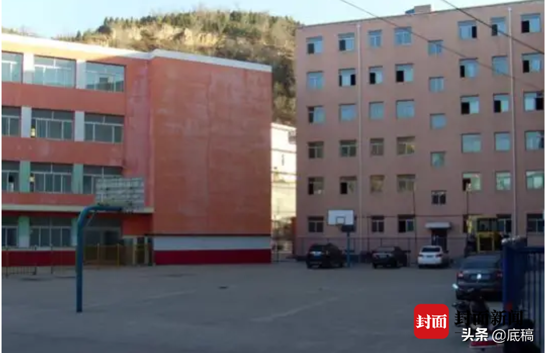 “逼学生写检讨”的校长原配妻子20年前蹊跷死亡 校长还被曝在寄宿制学校建商品房