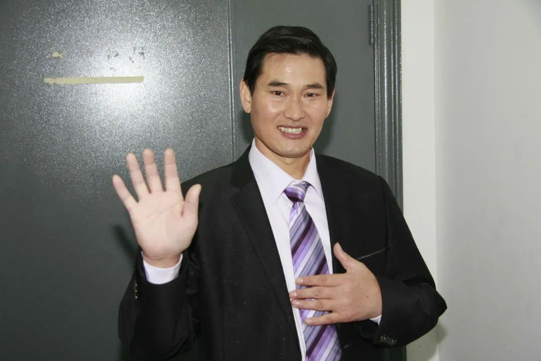 大衣哥怎么出名的（“大衣哥”朱之文艰辛成名史）