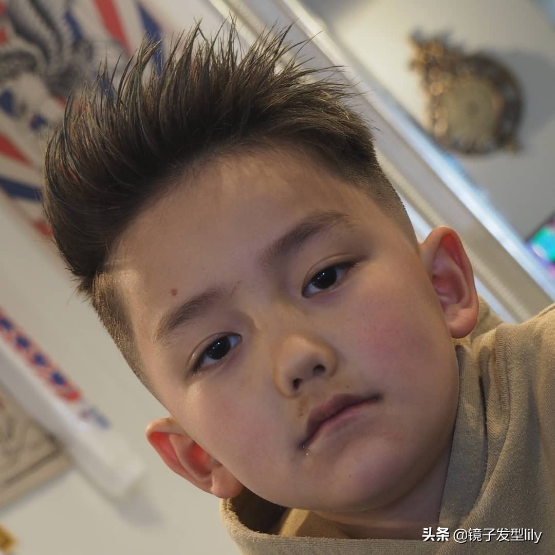 儿童男孩发型 12-15岁学生适合的发型