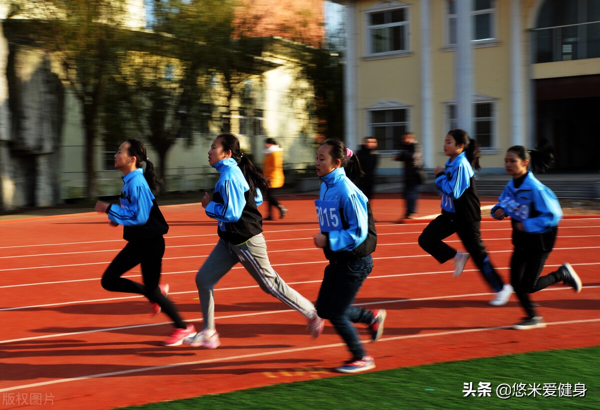 操场一圈多少米（标准学校操场一圈多少米）-第2张图片-科灵网