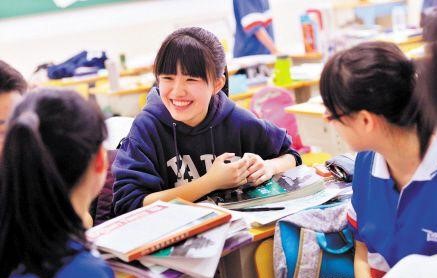 湖南美女学霸放弃高考，以7科满分考入剑桥，直言从不用父母管