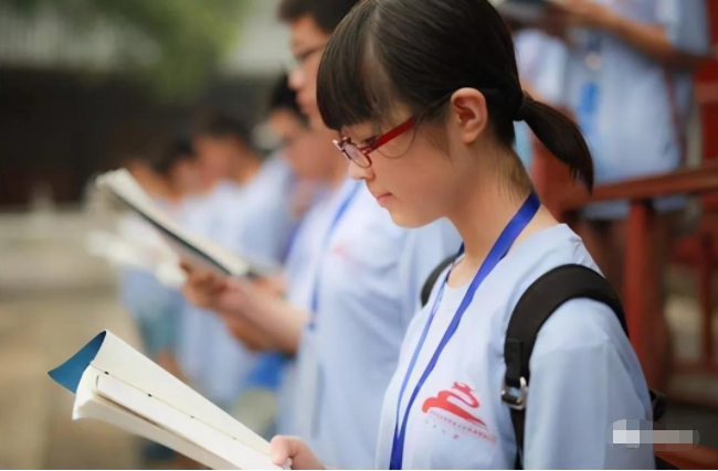 清华大学校花流出视频（清华大学美女校花火了）