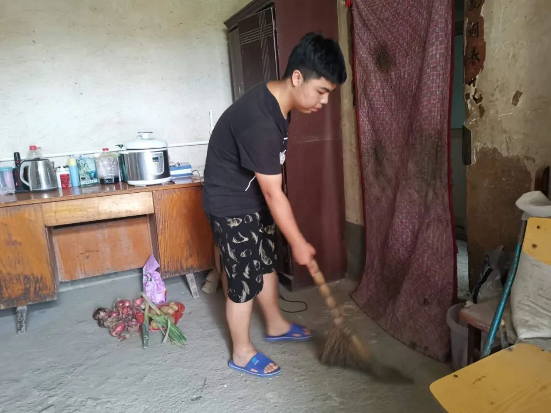 “高考不是唯一的出路，却是我家最好的出路！”河北653分男生的求学路让人泪目