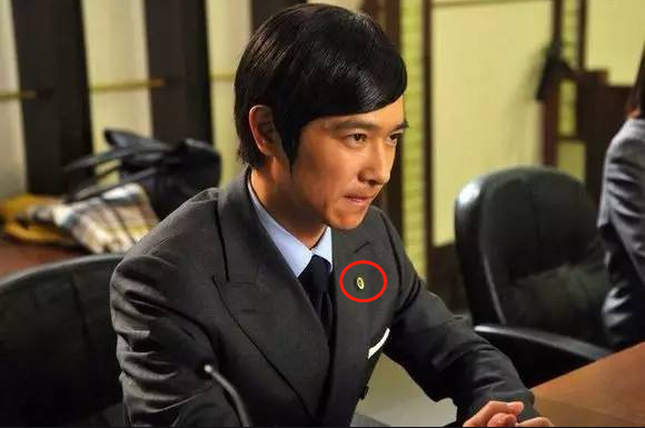 日剧里的律师，都佩戴了徽章，小小的徽章到底在内涵什么？