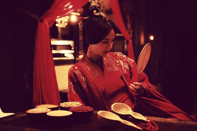 三国第一美女甄宓,二婚嫁给曹丕,被处罚是因为和曹植有染吗?