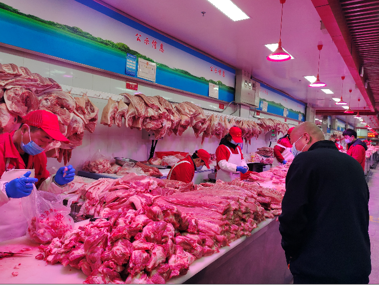 节后降幅达36%！新发地市场猪肉批发加权价格重回10元+