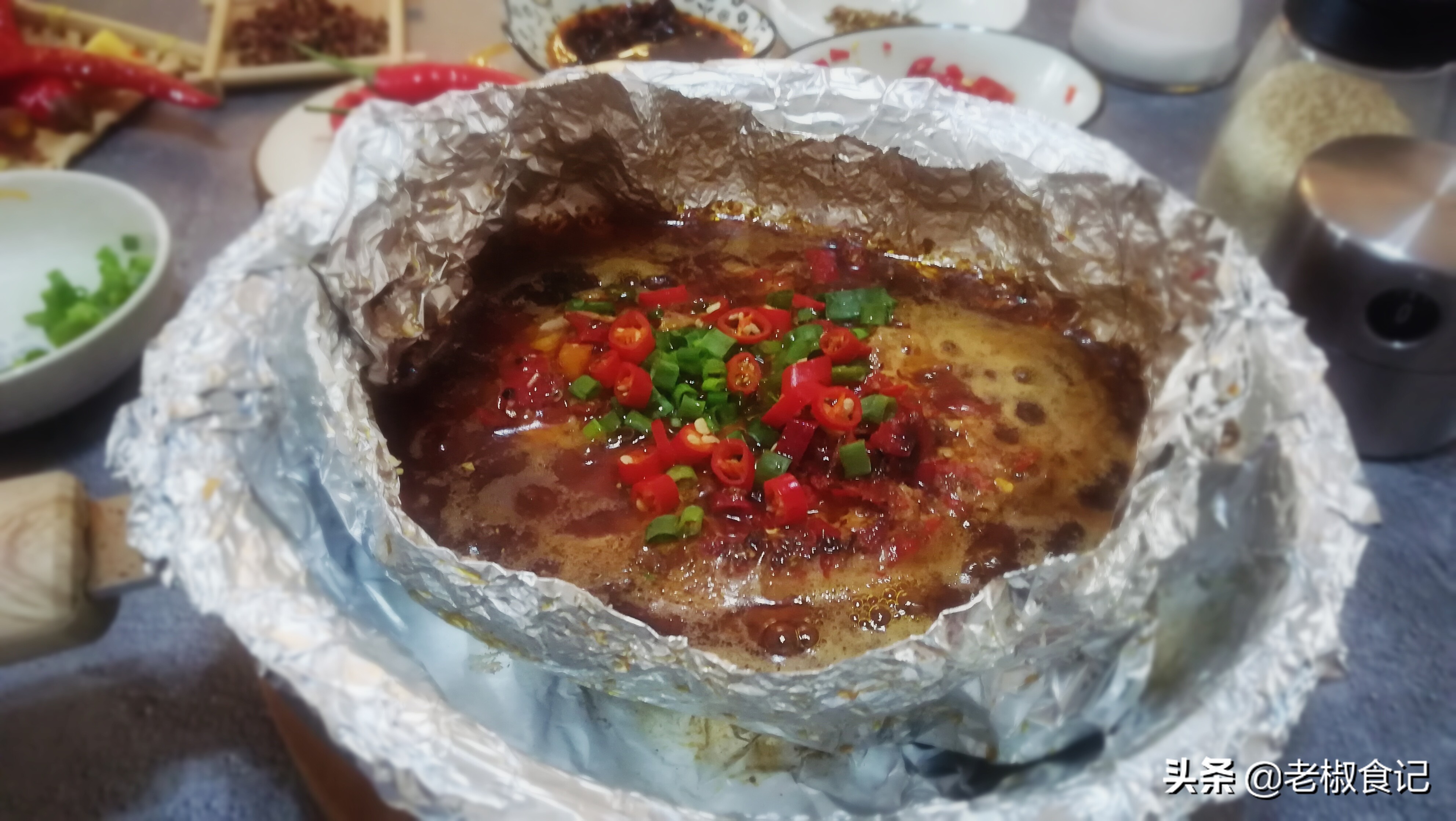 在重庆吃烧烤必点一道菜—烤脑花，这有正宗做法，快来看。