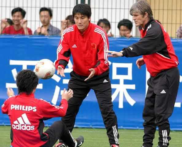 李明为什么被踢出世界杯(李明当年无缘世界杯没有黑幕 失去米卢信任才是最重要原因)