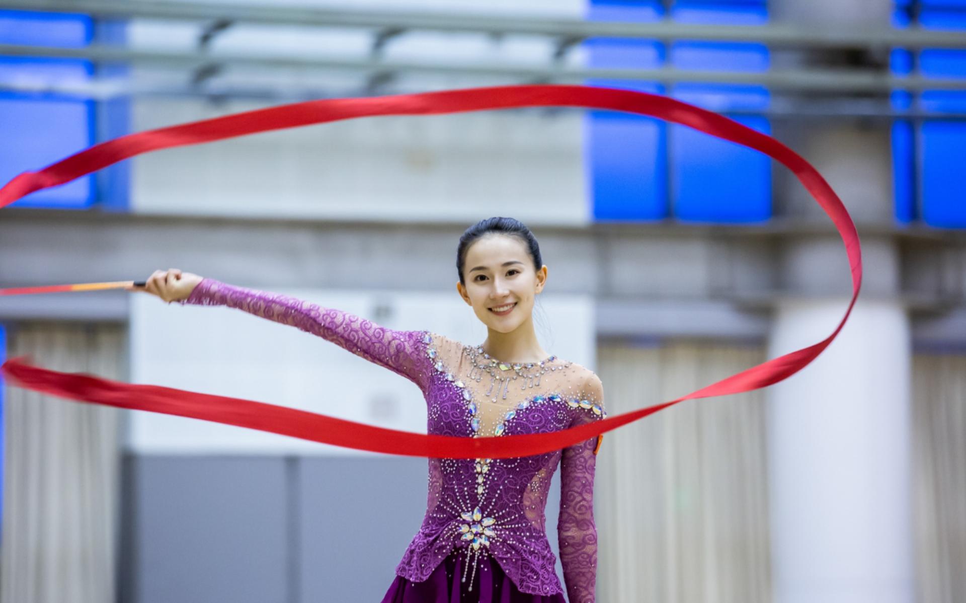 女明星看过世界杯(翩若惊鸿陈虹伊,长腿女神惠若琪,国家队美女运动员