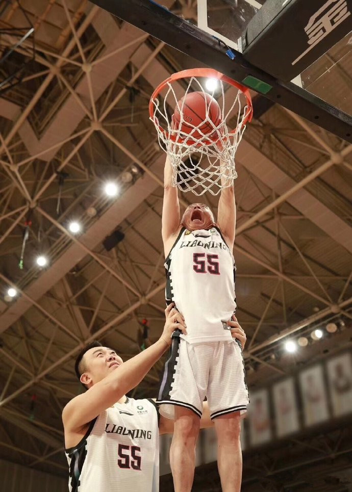 韩德君身高(1米6潘长江与2米15韩德君同框引热议!