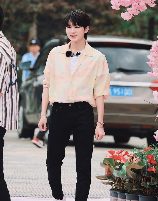 宋亚轩身高(宋亚轩身高2022真实)