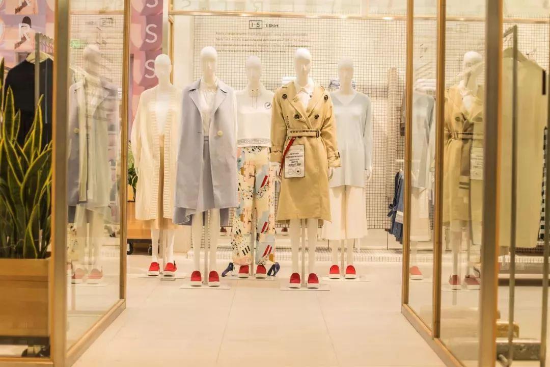 “女装第一品牌”负债44亿！亏损超13亿，老板过亿股权被拍卖