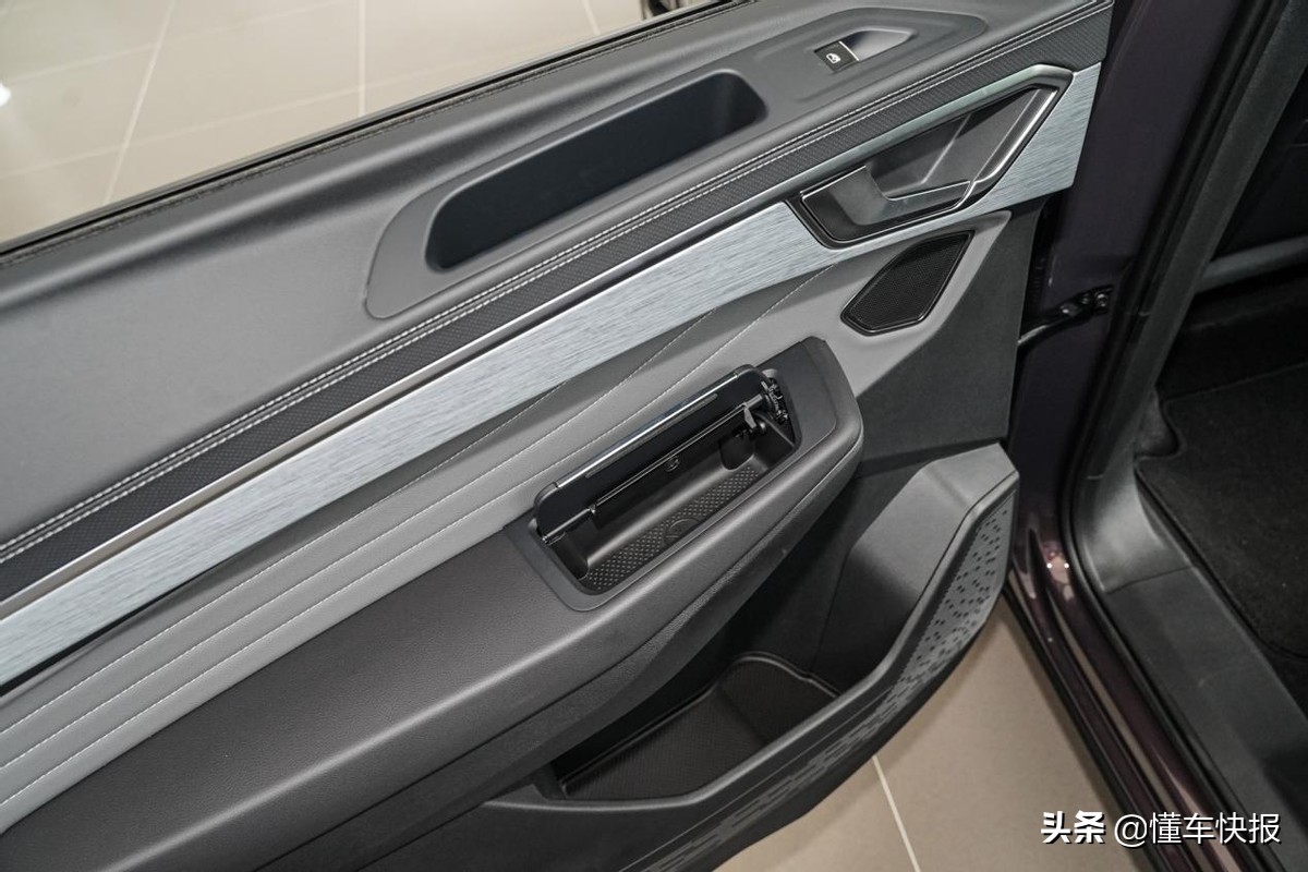 尺寸够大、配置具备豪华感，到店探访大众全新SUV揽境