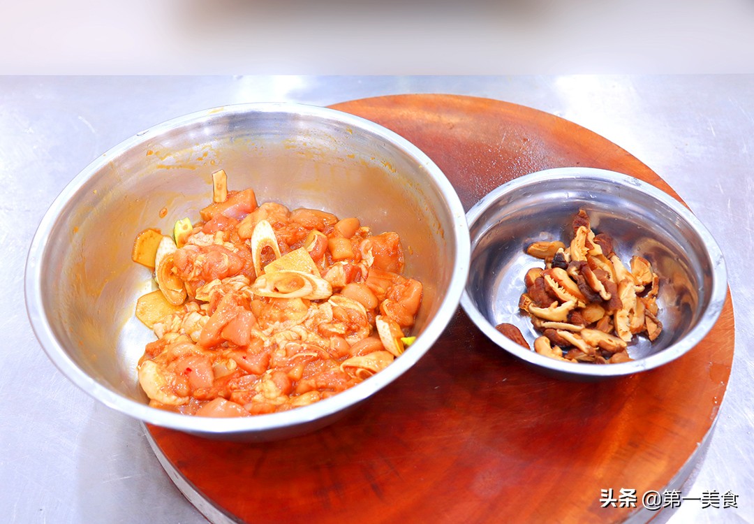 图片[4]-【香菇焖鸡】做法步骤图 肉质嫩滑鲜香 配米饭连吃两大碗-起舞食谱网