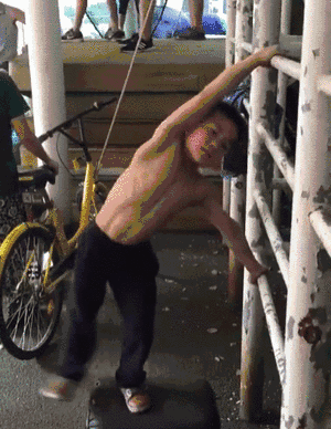 中國7歲小正太練出八塊腹肌，猛男們瞬間被碾壓…