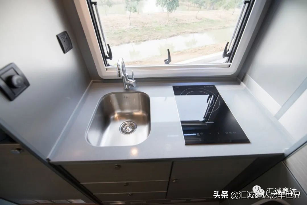 阿莫迪罗皮卡越野房车！7.3LV8发动机，4驱+2把锁！满水电住4人