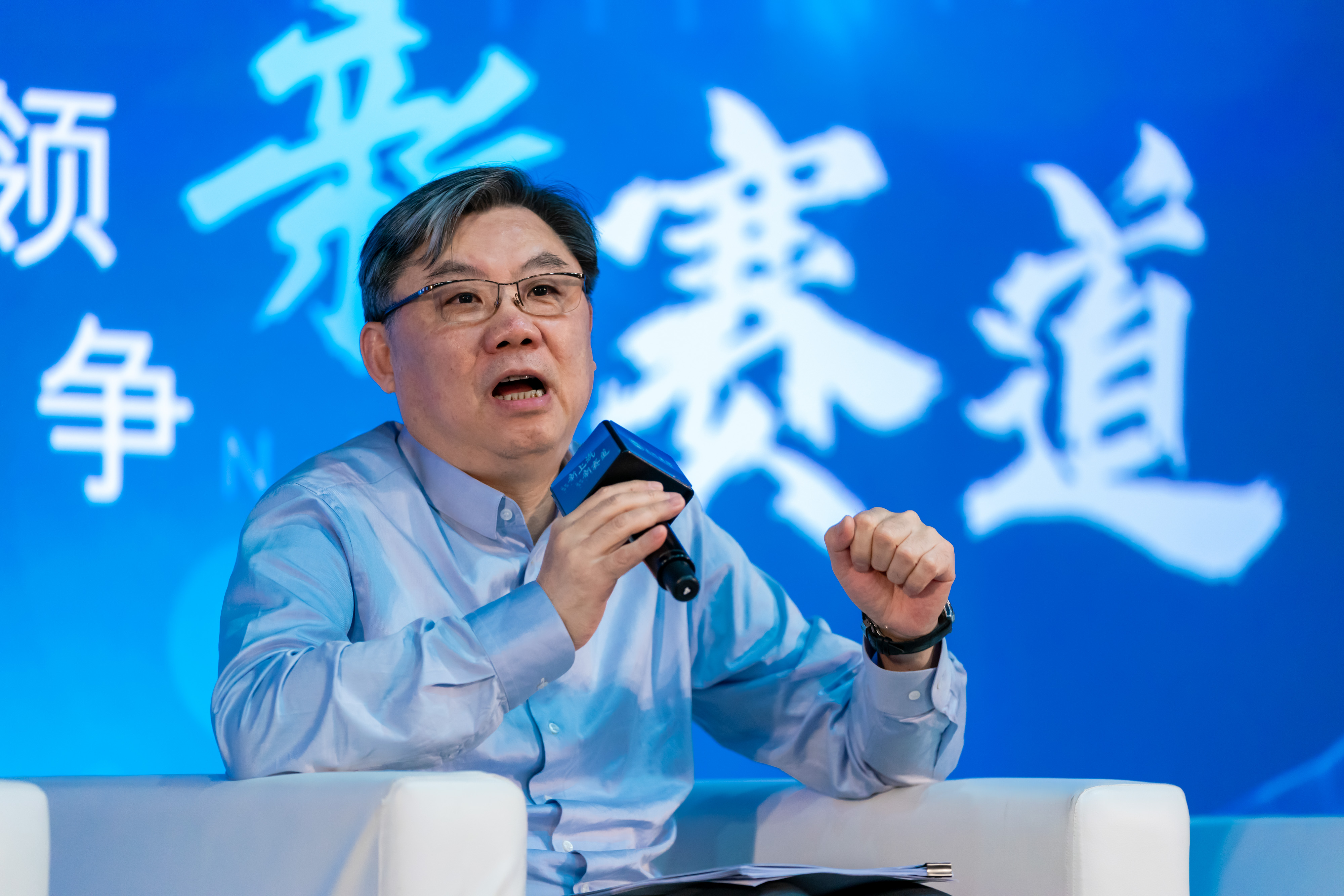 上汽集团启动新Logo，车企为何热衷于“换标”？