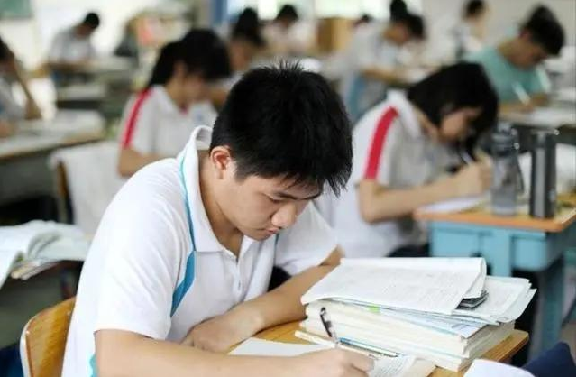 取消“中考分流”呼声高涨，家长直言不应过早分流，教育部回应了