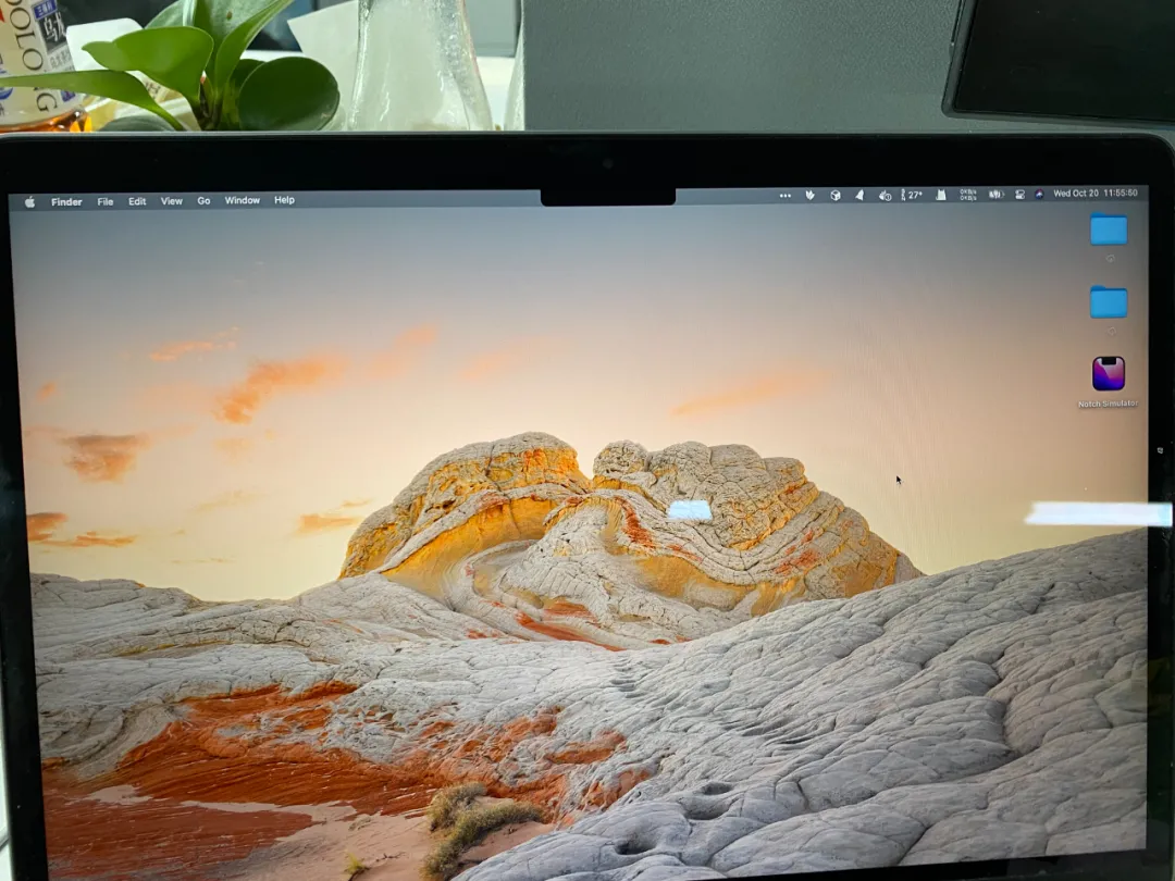当鼠标移动到新 MacBook Pro 的「刘海」时,会出现什么效果?