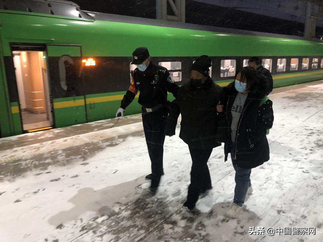 雪落无声 心中有责——致敬民警风雪中的坚守