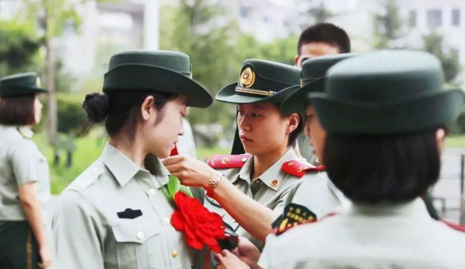 2021下半年征兵已开始，女生条件有所放宽，大学生报考更占优势