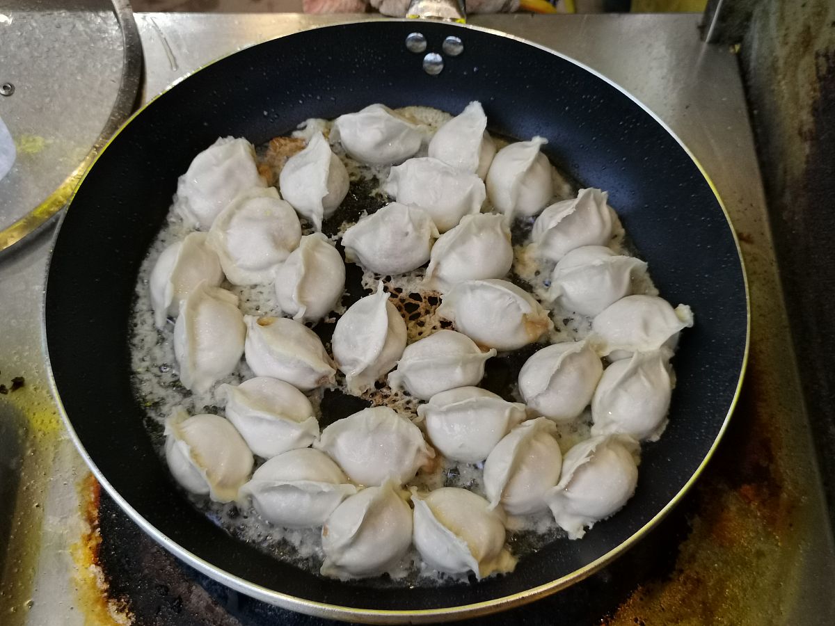 包饺子面用冷水还是热水（用水不同做对了饺子皮才好吃）