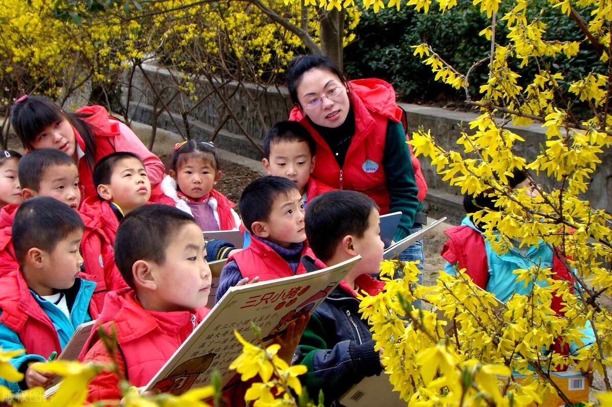 小班体育游戏老狼抓人(幼儿园春游活动方案)