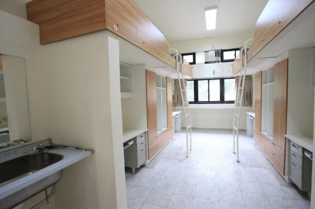 “别样”大学宿舍走红，上床下桌咋和想象得不一样？学生：想退学