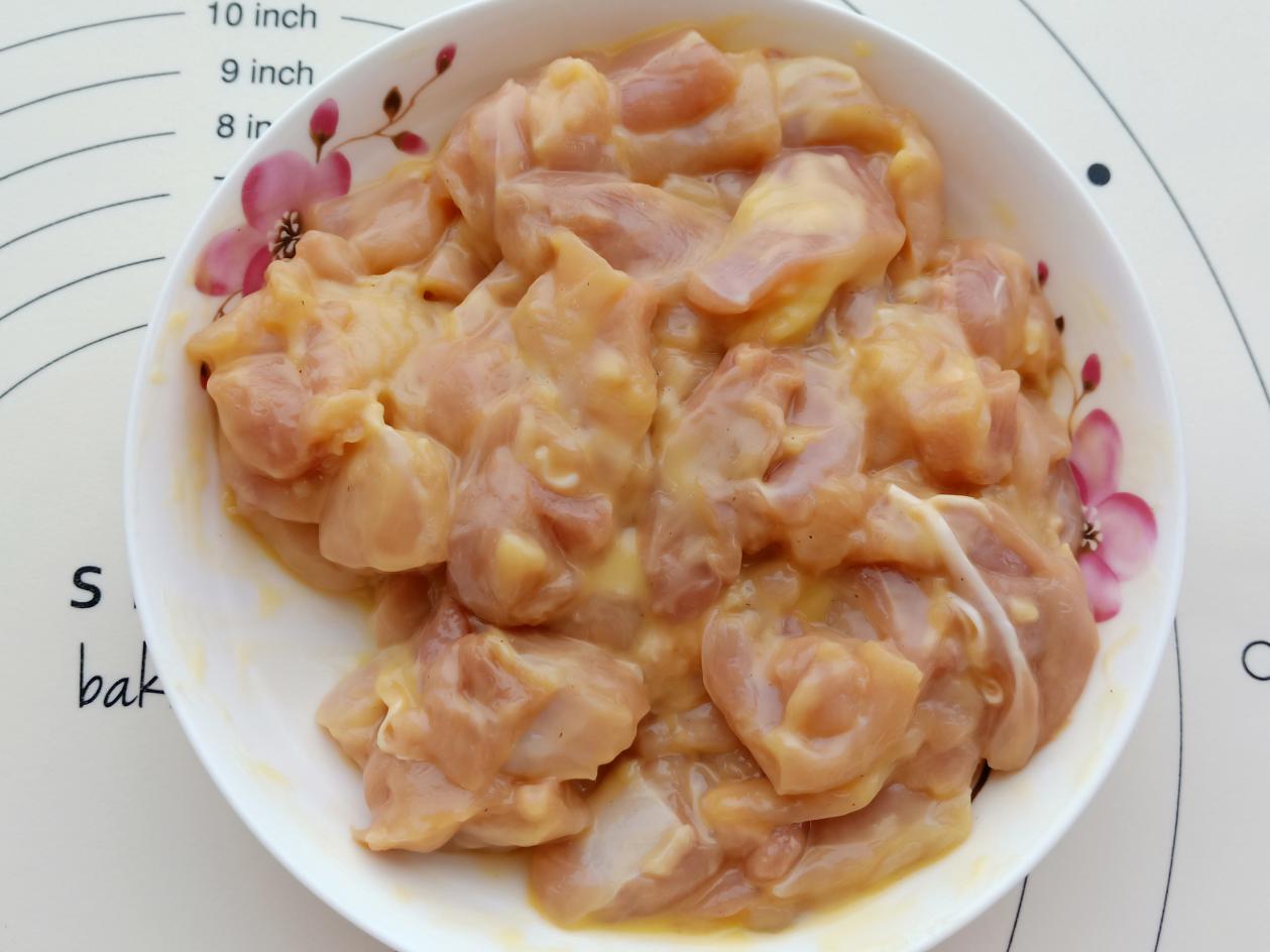 糖醋鸡肉的做法（教你做出成本不到十块钱的糖醋鸡肉）