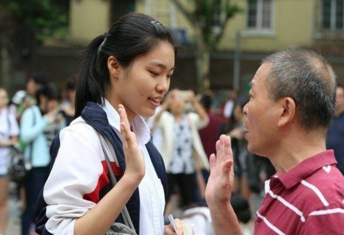 学生中高考当天，家长有必要“全程陪考”吗？聪明家长都这样做