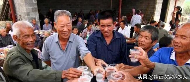 在农村吃宴席你地是谁坐上座，是舅舅还是老丈人坐上座？