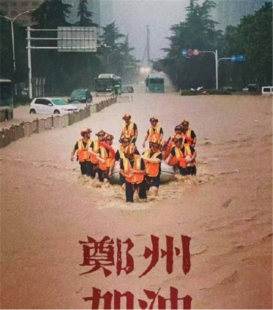 98年抗洪有多悲壮？解放军用身体堵大堤决口，高喊“人在，堤在”