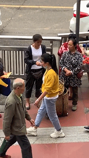 来打羽毛球是什么梗(“只有将亮度调亮，才能看懂的梗！”细节决定成败)