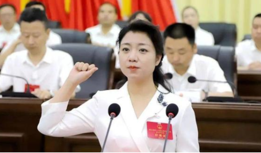 陈学冬上网课被曝，学习环境堪称“家徒四壁”，这才是值得追的星