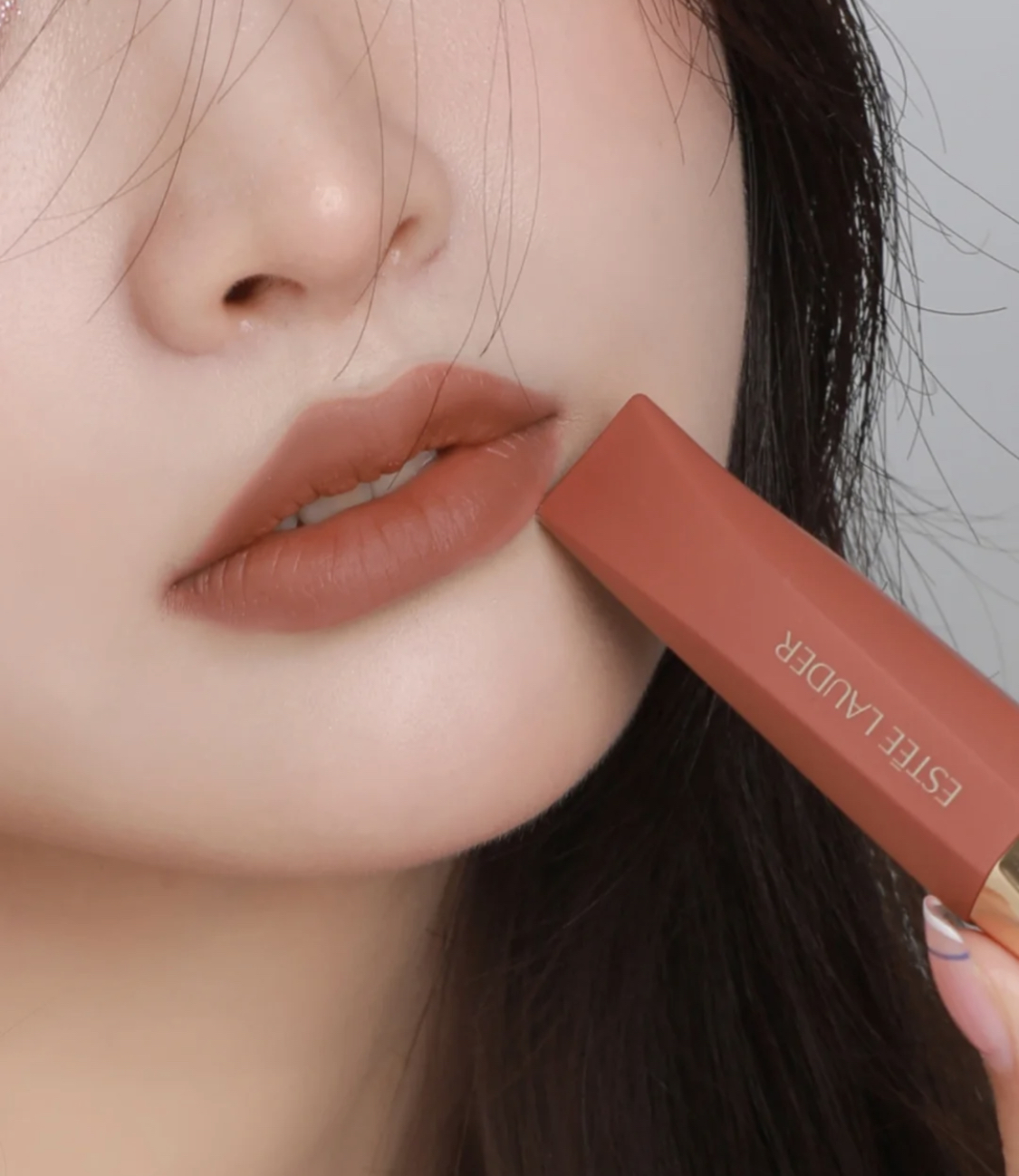 5支合适30岁女人的口红,颜色低调又耐看,素颜涂也显白