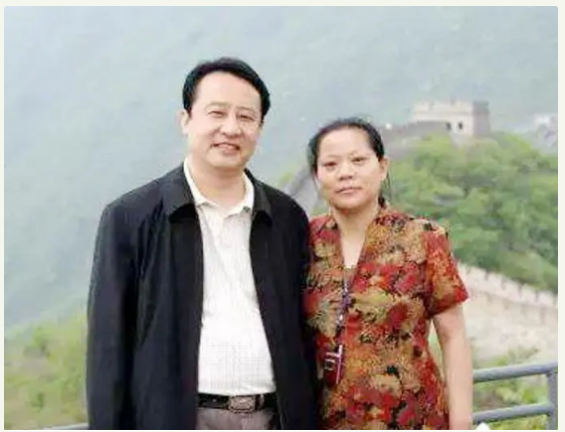 遭张艺谋忽悠，被传傍蒋雯丽上位，“狠人”黄轩的粉红成名史