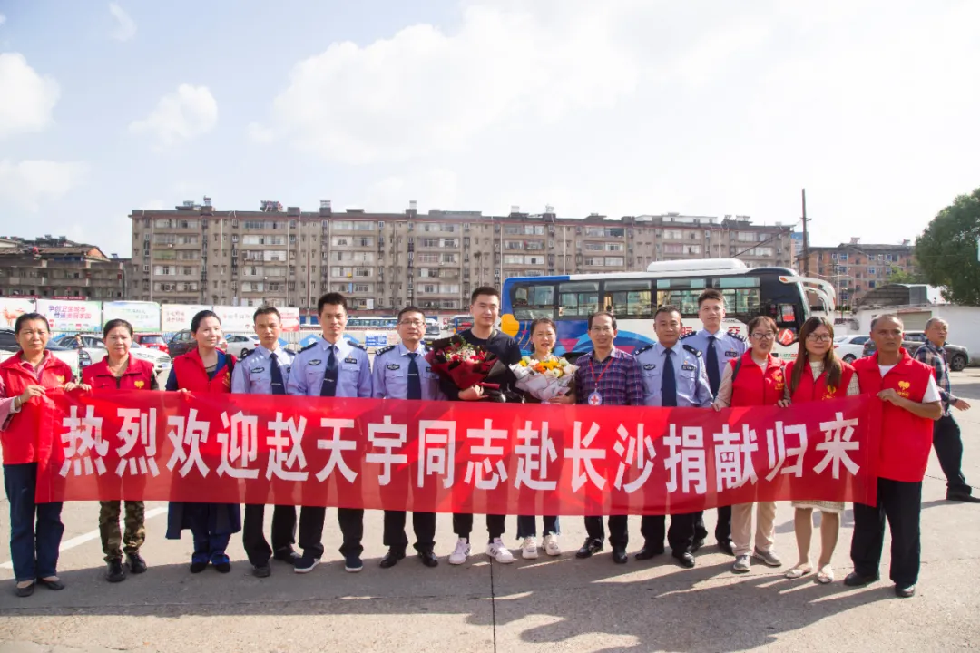 黎川公安民警赵天宇再次挽袖救人！