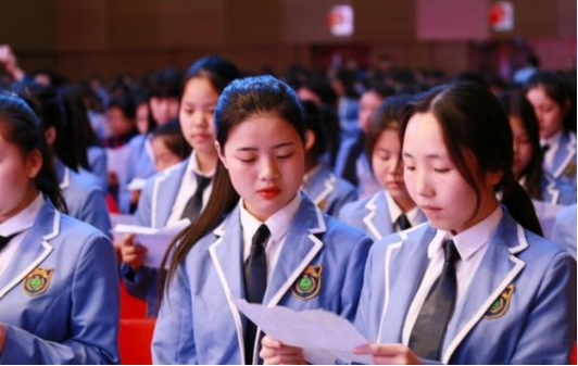 双减落地后，民办学校和公办学校差距越来越大？家长：我太难了