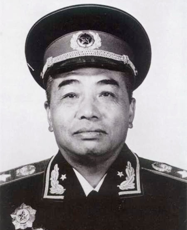 红军曾有11个军团，首任军政主官都有谁？1955年什么军衔？