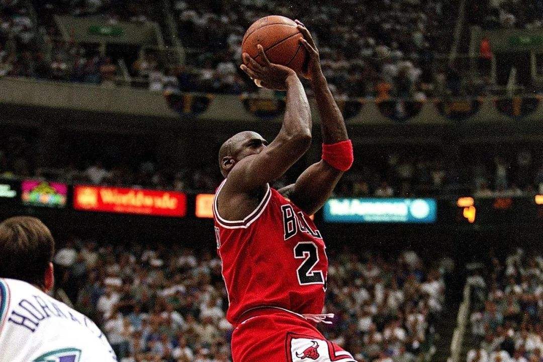 乔丹打了几年球(nba生涯两度退役,乔丹生涯打了几年nba联赛登上历史第