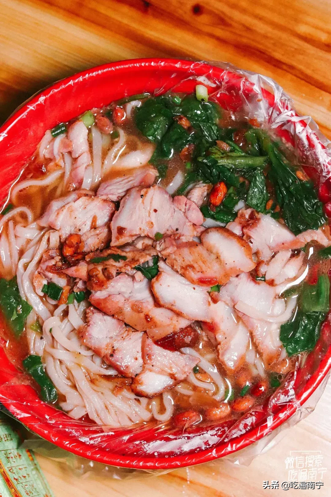 这家晚上10点半才开摊的烧鸭粉!还没开摊就有人在排队